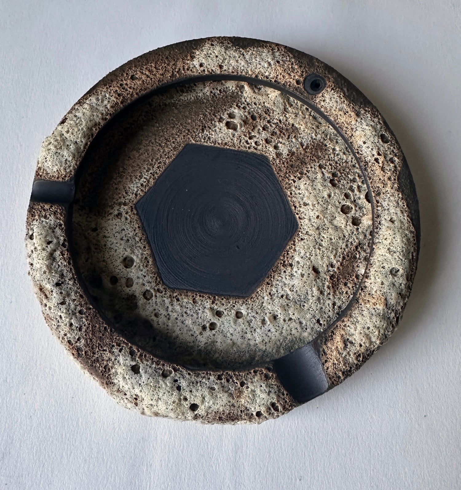 Lava Ashtray in Luna