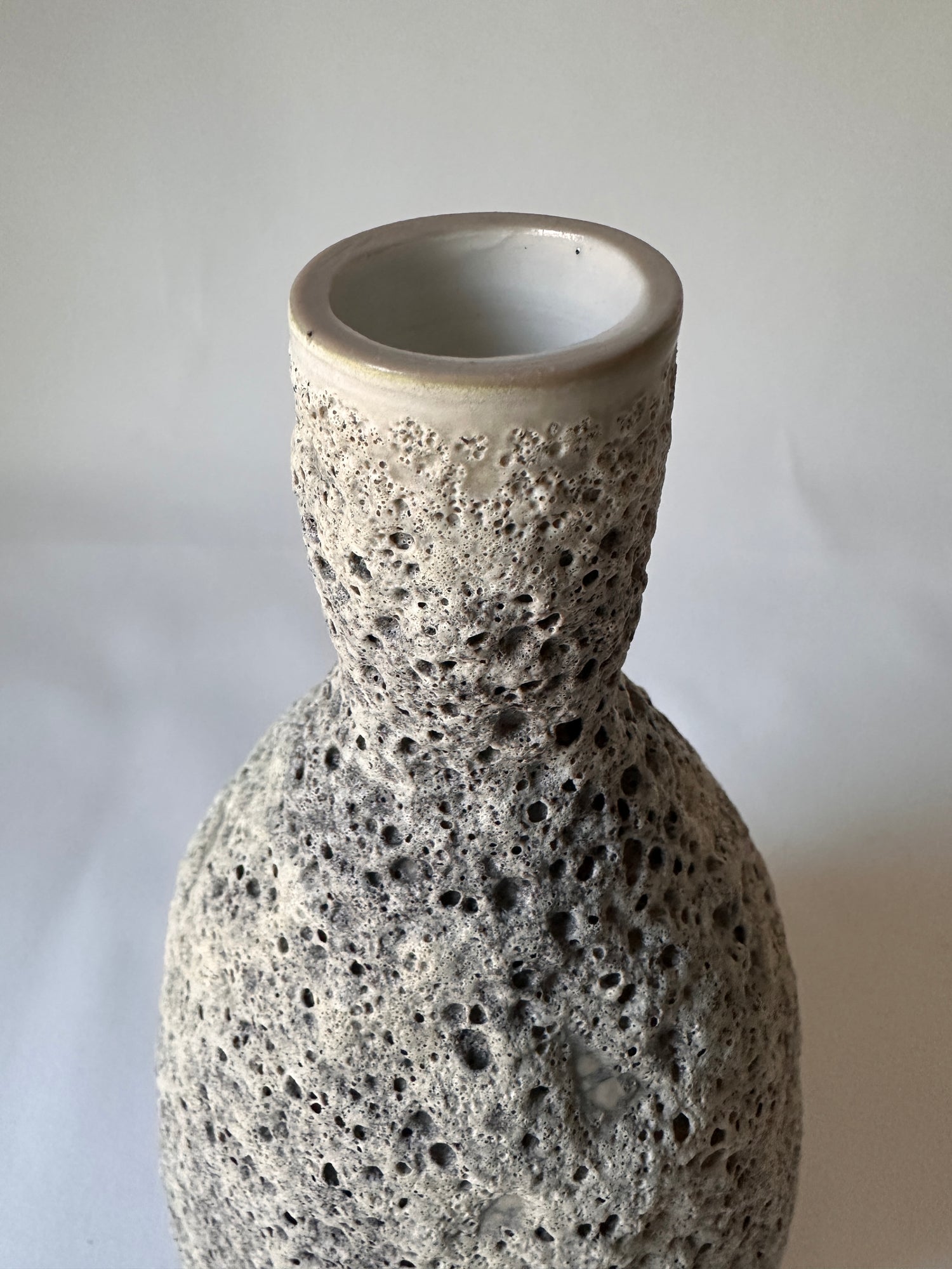 Lava Vase in Luna