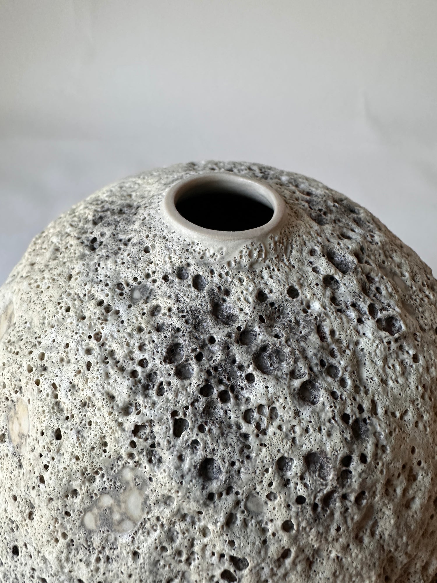 Lava Vase in Luna
