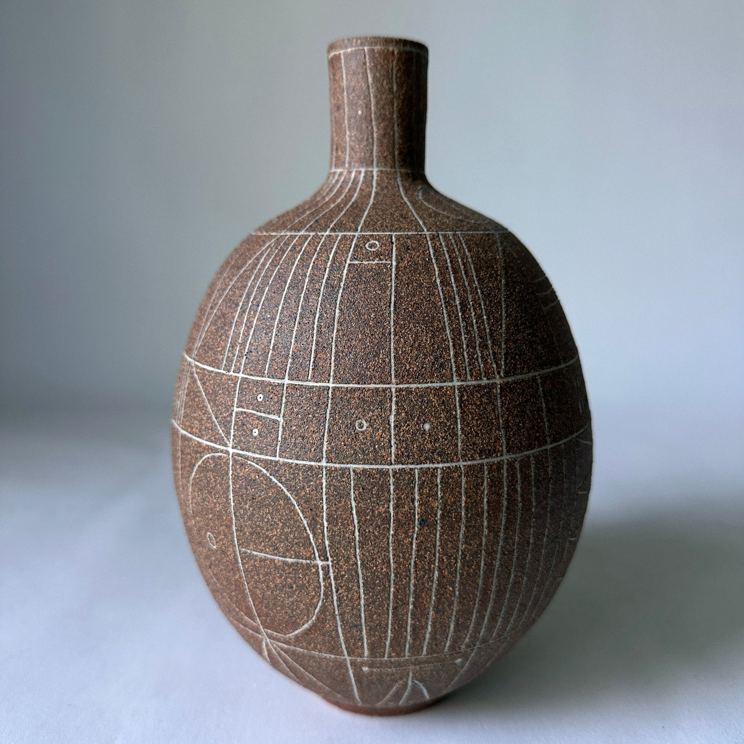 Scribe Vase in Sable