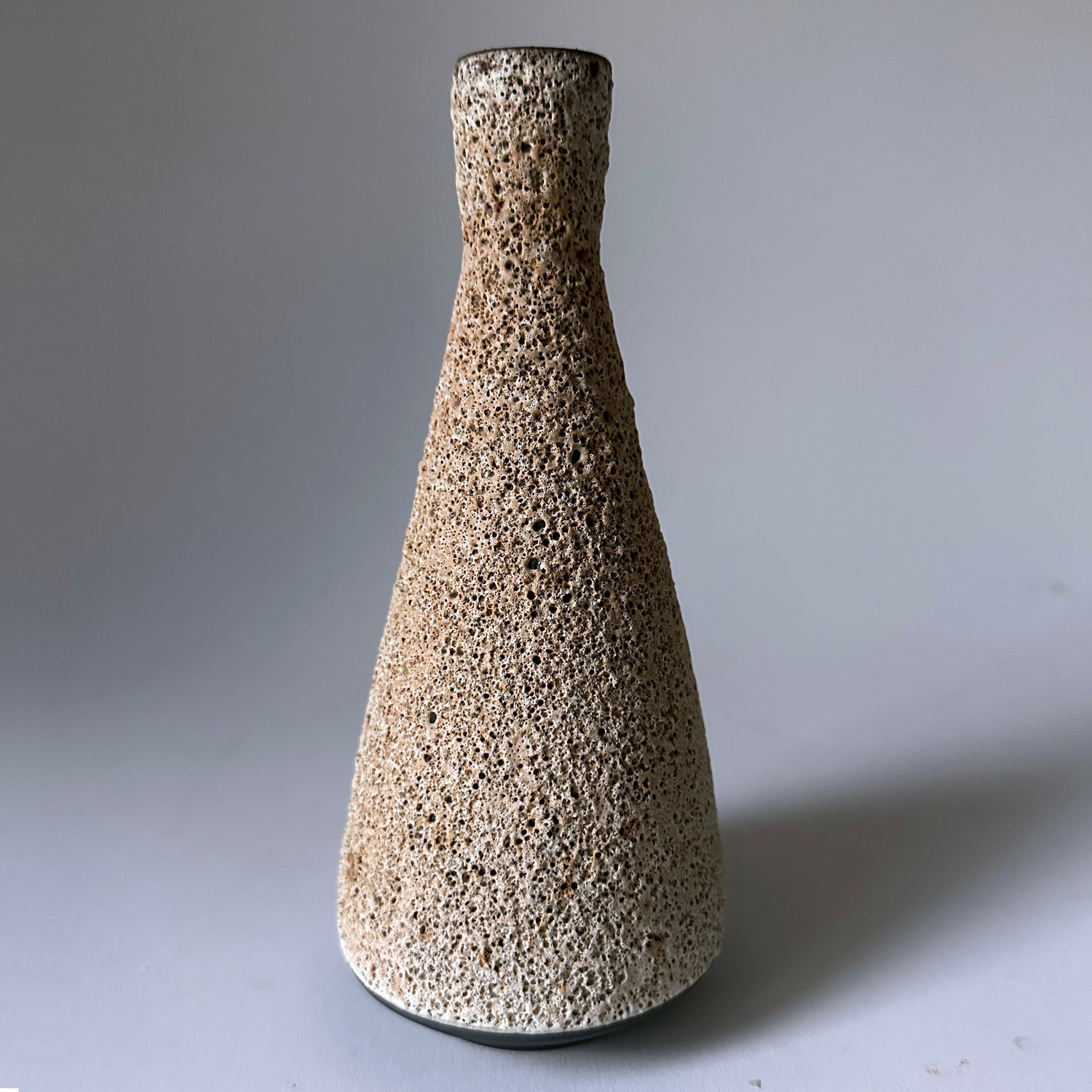 Lava Vase in Luna Lava
