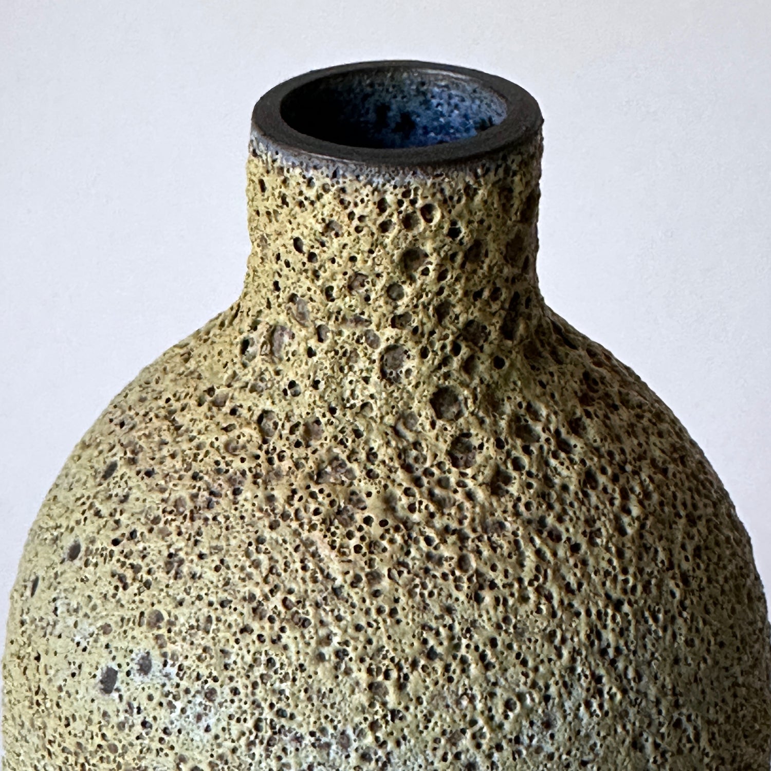 Lava Vase in Blumoss