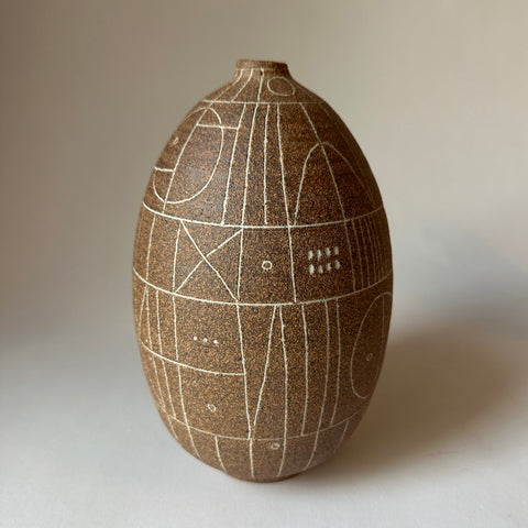 scribe vase in sable