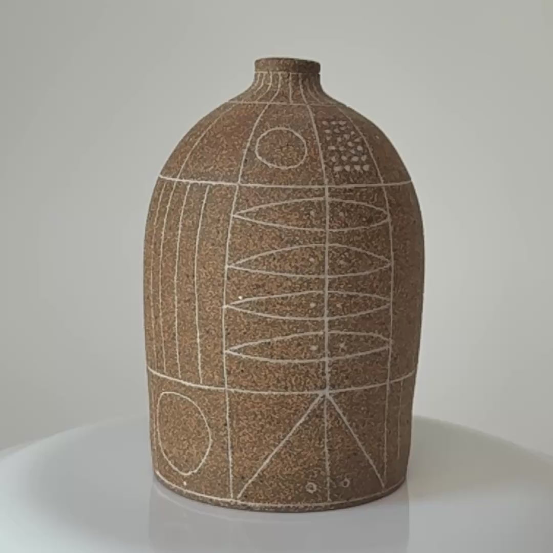 Scribe Vase in Sable