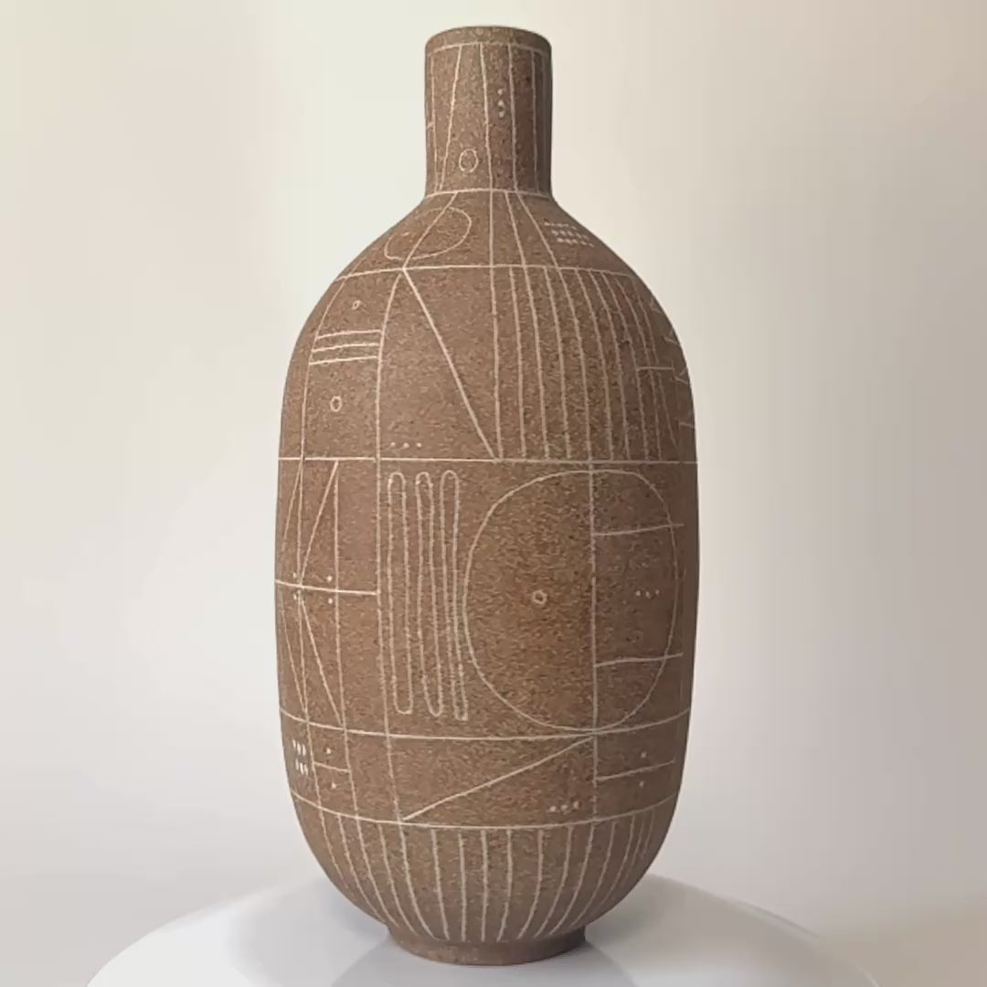 Scribe Vase in Sable