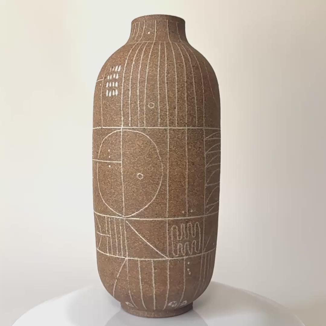 Scribe Vase in Sable