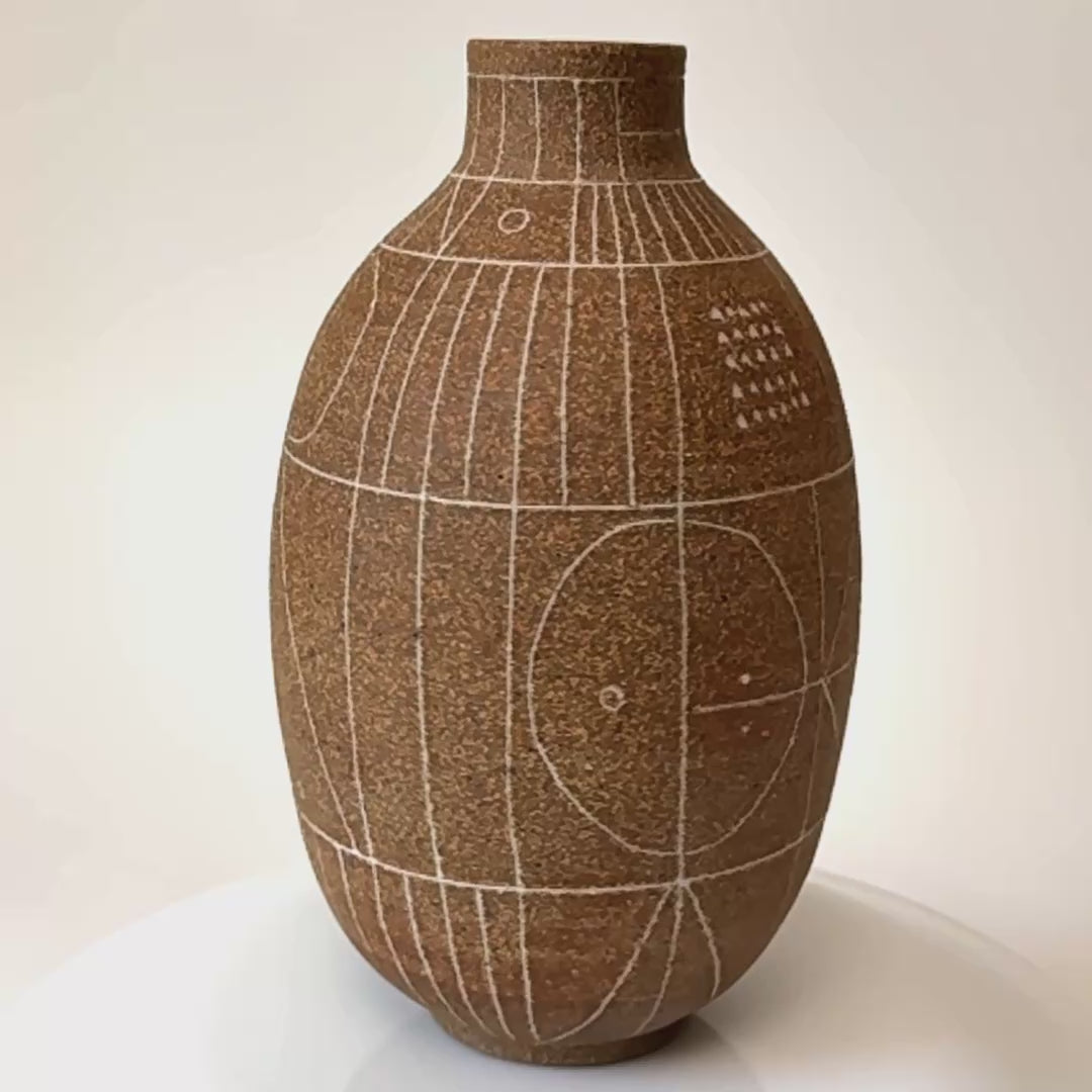 Scribe Vase in Sable