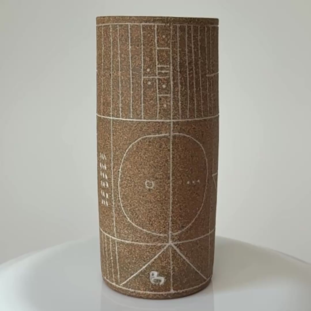 Scribe Vase in Sable